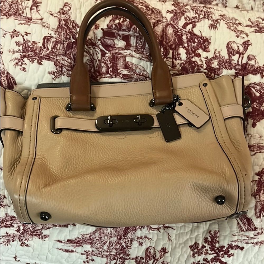 Coach Tan swagger 27 Leather Women's Bag